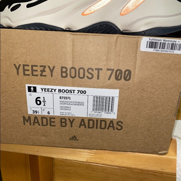 Yeezy boost 700